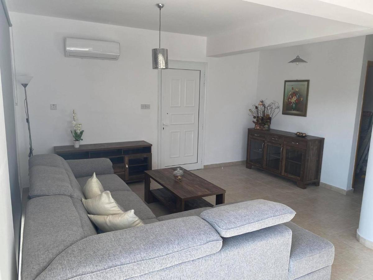 Cosy Apartment In Kato Paphos With Pool Access Exteriör bild