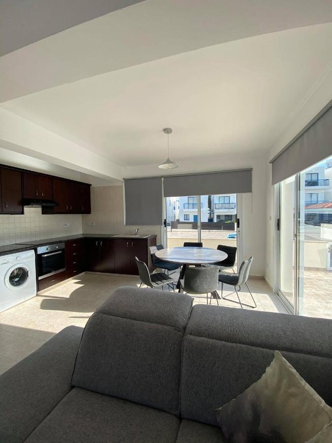 Cosy Apartment In Kato Paphos With Pool Access Exteriör bild