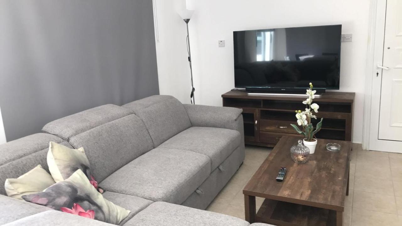 Cosy Apartment In Kato Paphos With Pool Access Exteriör bild