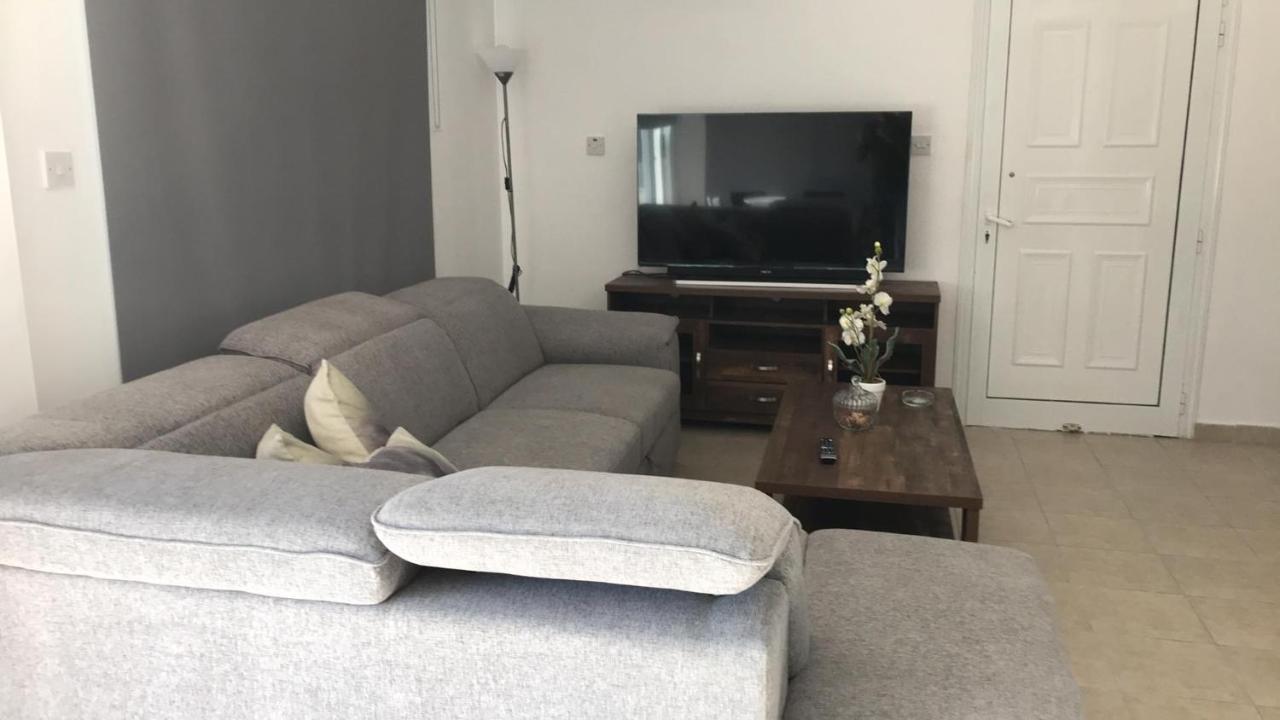 Cosy Apartment In Kato Paphos With Pool Access Exteriör bild