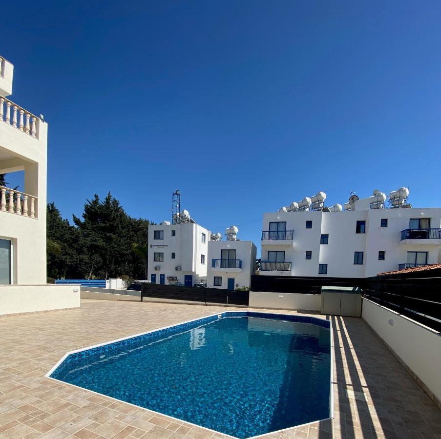 Cosy Apartment In Kato Paphos With Pool Access Exteriör bild