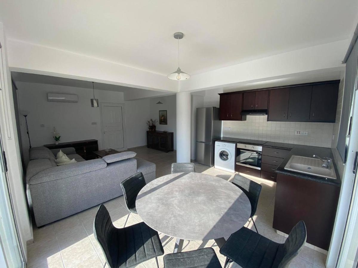 Cosy Apartment In Kato Paphos With Pool Access Exteriör bild